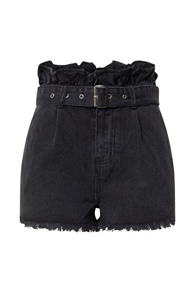 BOOHOO BELTED RAW HEM DENIM SHORTS - Women