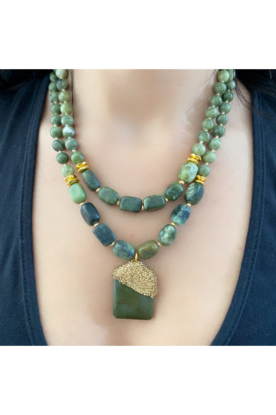 Takkı by Handan Yeşim taşı tasarım kolye.