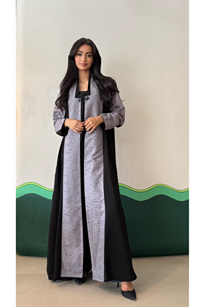 AYA عباية باللونين الأبيض والأسود مع إكسسوارات إضافية على الصدر
