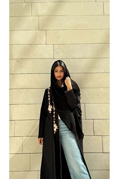 AYA عباية سوداء مع تطريز
