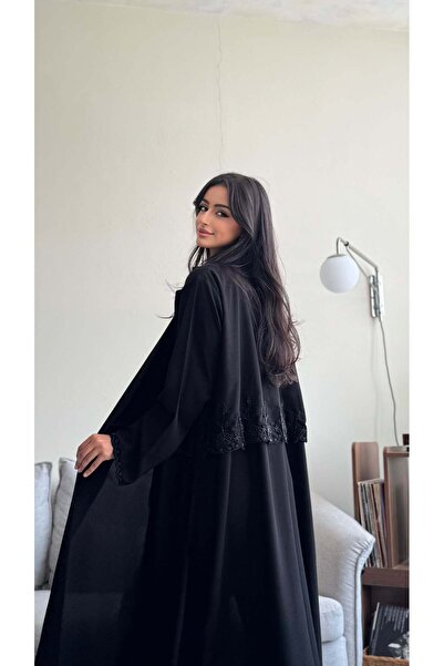 AYA عباية سوداء مع تطريز أسود