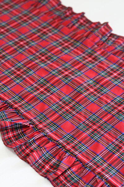 Soft Kare Red Ruffled Christmas Runner – Stylish Christmas Table Decorative Cover