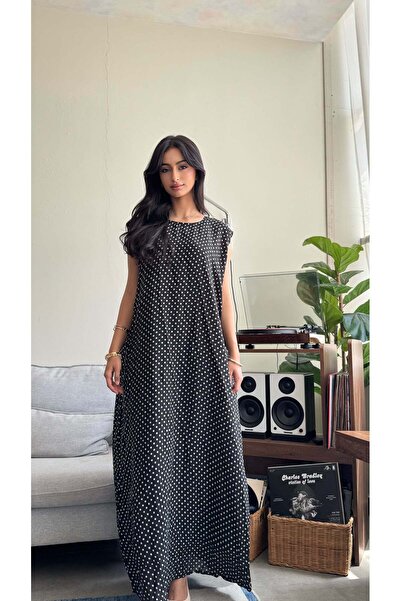 AYA عباية سوداء مع نقاط بيضاء