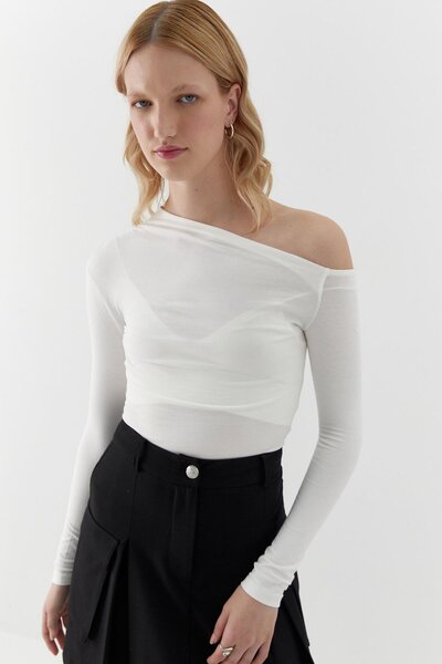 MARKALİSTE Boat Neck Off-Shoulder Blouse Ecru