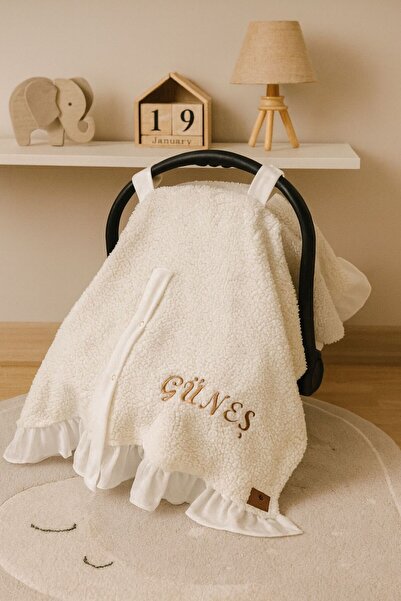 JUNİPERUS Kişiye Özel Nakışlı Fırfırlı Peluş Puset Örtüsü İsime Özel Anakucağı Örtüsü