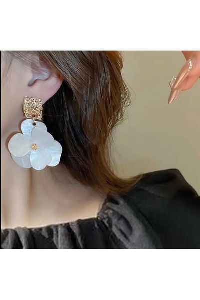 HOSBUTIK Gold light green flower earrings