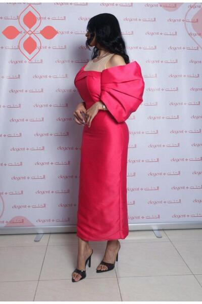 Elegent Elegant fuchsia evening dress with an off-the-shoulder neckline and a large bow at the back.