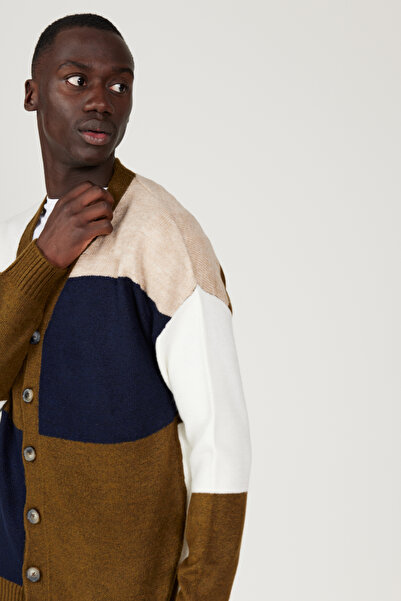 AC&Co / Altınyıldız Classics Khaki-Ecru Standard Fit Regular Cut V-Neck Fleece-Lined Soft Textured Knitwear Cardigan