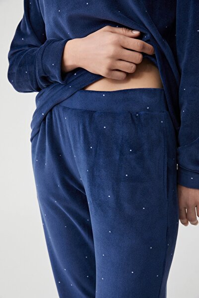 Catherine's Catherines Soft Velvet Circular Neck Long Sleeve Women's Pajama Set