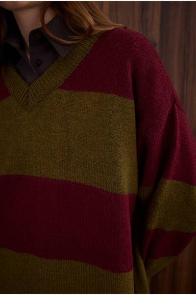 HEQA Striped V-Neck Sweater Moss-Burgundy