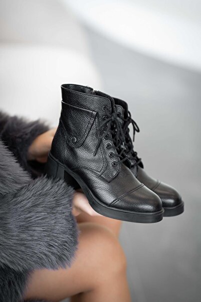 Parponi حذاء نسائي من الجلد الطبيعي برباط وكعب من Judd باللون الأسود