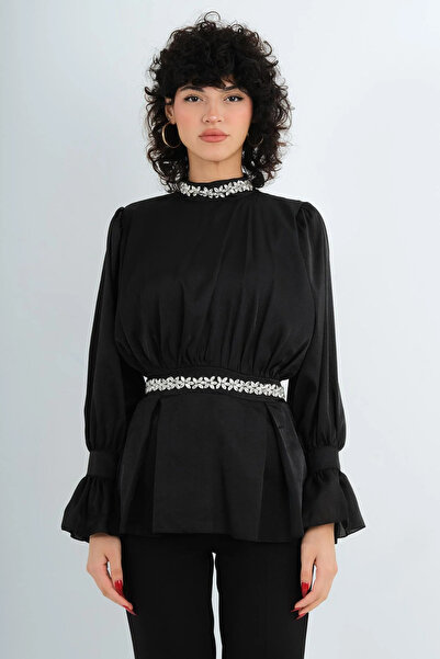 Lila Rose Yakası ve Beli Taş İşlemeli Pileli Organze Bluz