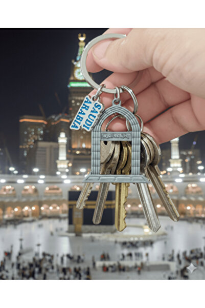 Un إكسسوار مفاتيح يجسد الهوية والثقافة السعودية