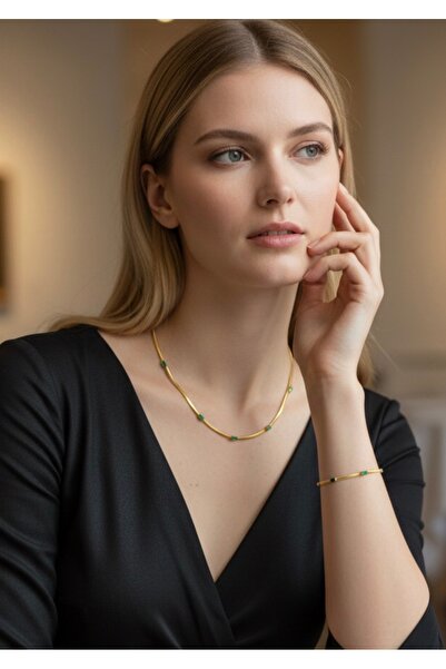 NEW STYLE A luxurious gold-plated accessory set consisting of a necklace and bracelet made of stainless steel with green zircon stones, presented in a suitable gift box.