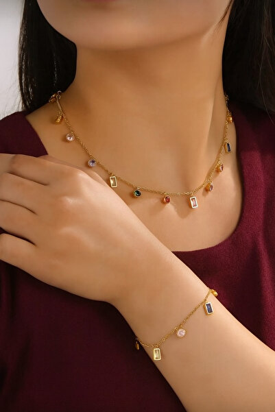 NEW STYLE An elegant accessory set consisting of a necklace and bracelet made of stainless steel with colorful charms, presented in a suitable gift box.