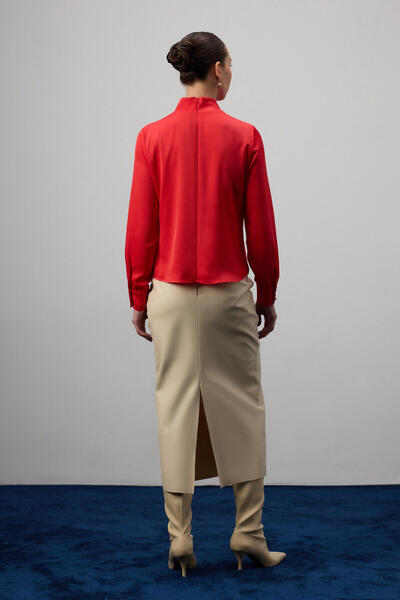 Touché Privé Bluz with Rose Brooch