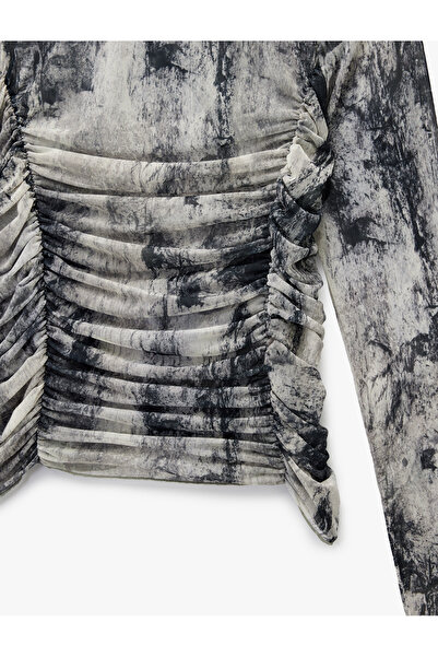 Koton εφαρμοστό Μακρυμάνικο μπλουζάκι με φαρδύ μοτίβο με ψηλός λαιμός λεπτομέρειες από ντραπέ