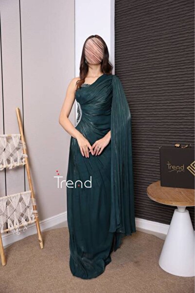 TREND Emerald Green One-Shoulder Evening Dress with Pearly Embroidery