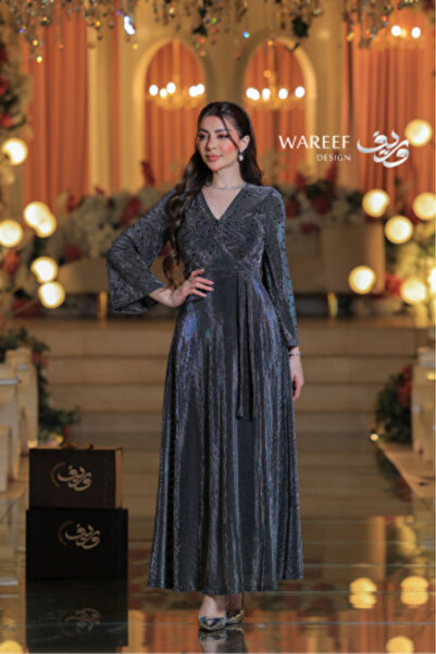 MAC CENTER A shimmering metallic evening dress with luxurious embroidery.