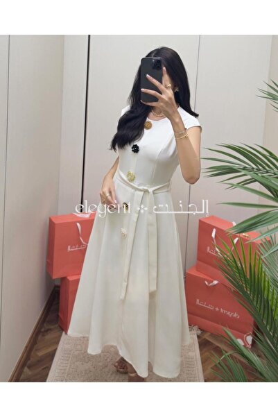 Elegent An elegant white dress adorned with colorful roses – a soft and luxurious design for special occasions.