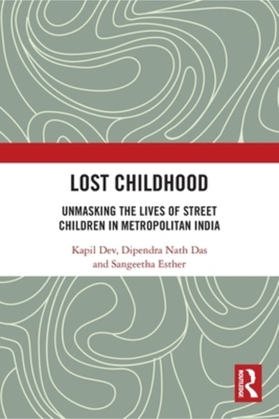 Routledge Copilărie pierdută: Demascând viețile copiilor străzii din India me...