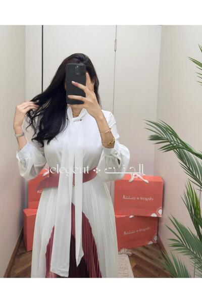 Elegent A luxurious two-tone pleated halter neck dress