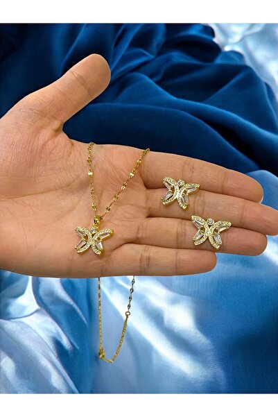 NEW STYLE A luxurious stainless steel accessory set consisting of a 45 + 5 cm necklace and earrings, presented in a suitable gift box.