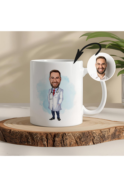 artemoris Doktor Temalı Kişiye Özel Karikatürlü Kupa – Fotoğraftan Çizim, Öze...