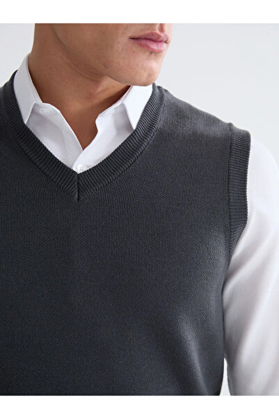 LC Waikiki Чоловічий трикотажний светр з V-подібною горловиною стандартної форми