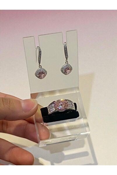 NEW STYLE A sophisticated and sparkling accessory set adorned with high-quality zircon. Ring size 7. This set comes in a suitable gift box.