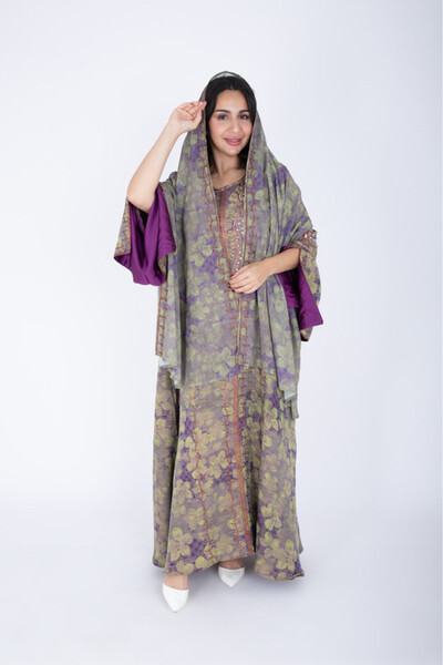 IKKXA جلابية مطبوع بنقوش كريستالية مع شال