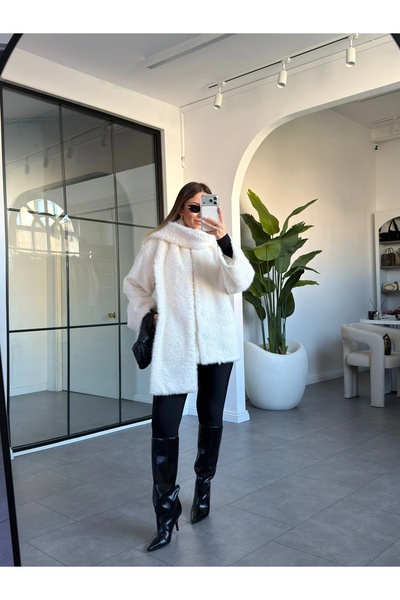 KÜBRA SÖYLEMEZ BOUTİQUE KREM ŞAL AKSESUARLI SAKALLI CEKET