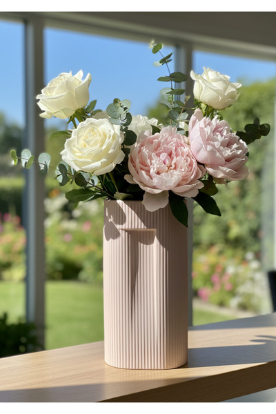 mzhrea Ceramic flower vase with a calm and modern design