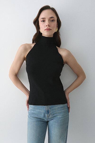 Laluvia Black High-Necked Athlete - 251004