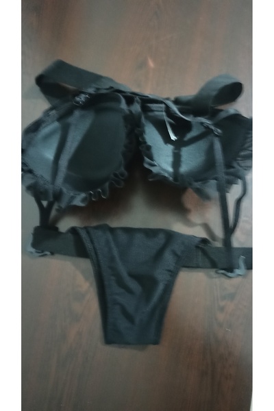 MADAMNİZ Padded underwire bra set with tulle detailing.