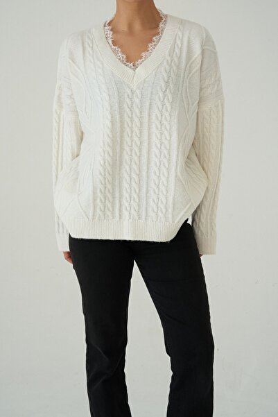 ossons V-Neck Hair Braid Detailed Sweater