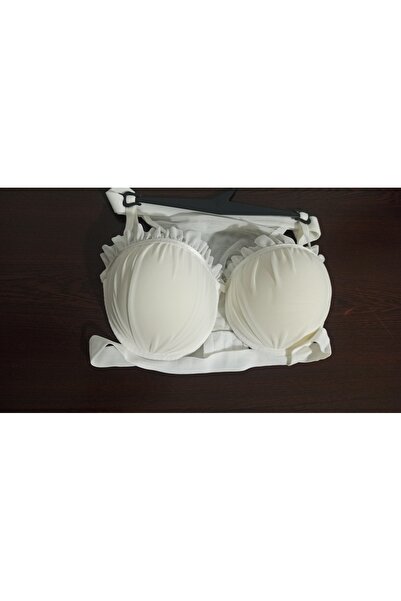 MADAMNİZ Padded underwire bra set with tulle detailing.