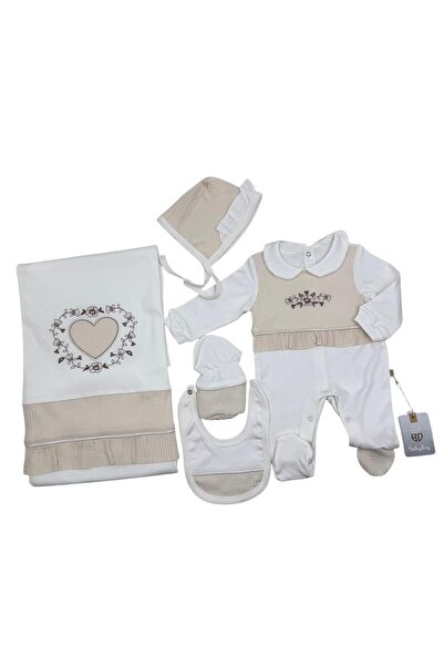 Baby day 👶✨ طقم مواليد فاخر – أبيض × بيج من Babyday (تطريز قلب وزهور)
