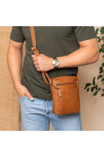 The Chesterfield Brand Men's bag, The Chesterfield Brand, made of genuine leather, Laveno, Cognac brown