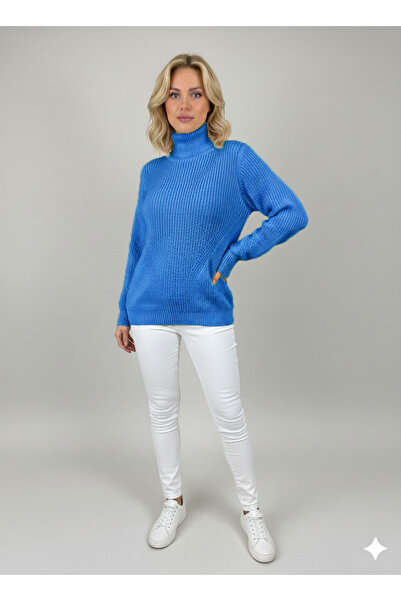 Millionaire Women's Blue Thick Knitted Turtleneck Sweater