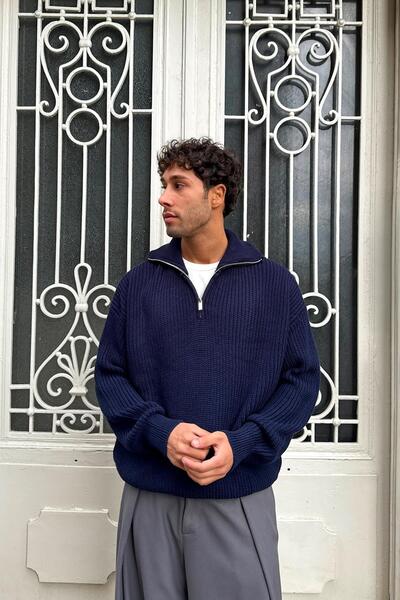 Flaw Wear Basic Zip Sweater