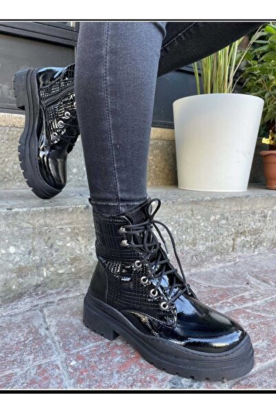 KILIÇ أحذية نسائية من الجلد اللامع