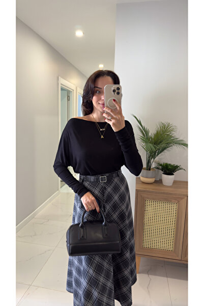 BİRCANÇİL Jolly Black Off-Shoulder Blouse