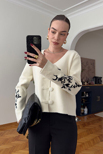 MAGARDE كارديجان فاخر من التريكو بأزرار وتطريز على الأكمام - إكرو