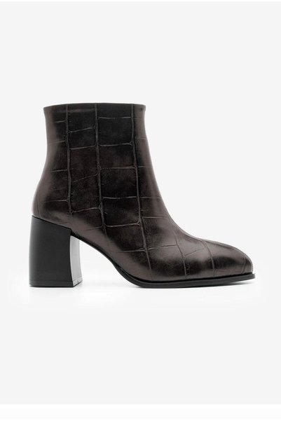 MİSS PARK MODA Pointed Toe Stitching Detailed Thick Heeled Boots