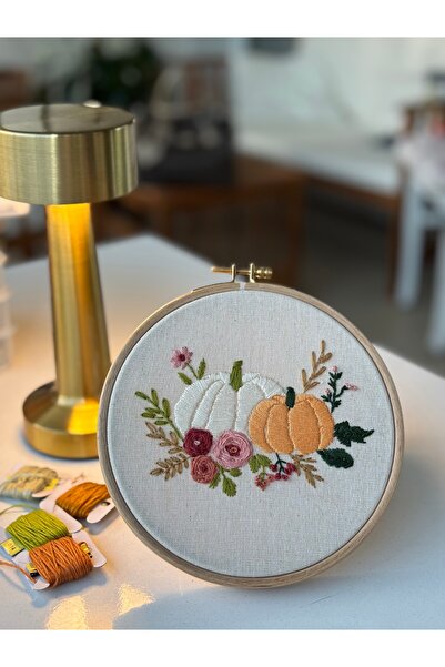 DESTİATELİER El Yapımı Kasnak Nakışı Balkabağı Çiçek Desenli Duvar Süsü Dekor...