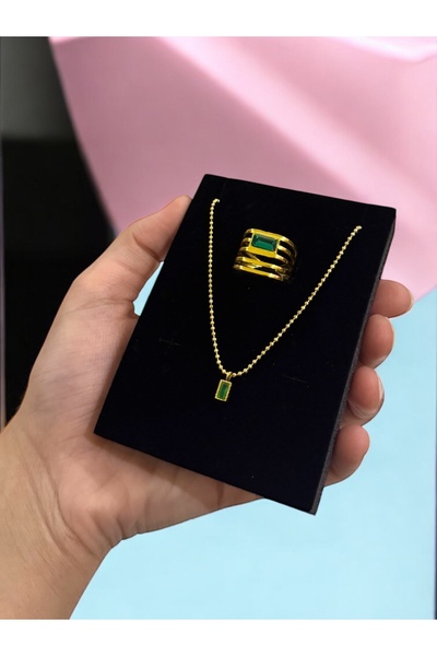 NEW STYLE A stunning set consisting of a 37 + 5 cm choker and a one-size-fits-all stainless steel ring, presented in a suitable gift box.