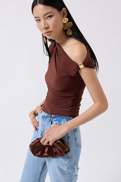 GENCULUS Accessory Detail Cutout Blouse