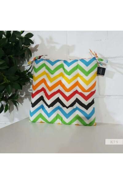 Reiashn Square floor cushion with a wavy geometric pattern