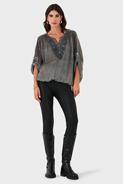 Via Dante Oversized V-Neck Sequin Lace Detailed Blouse Blouse 690822